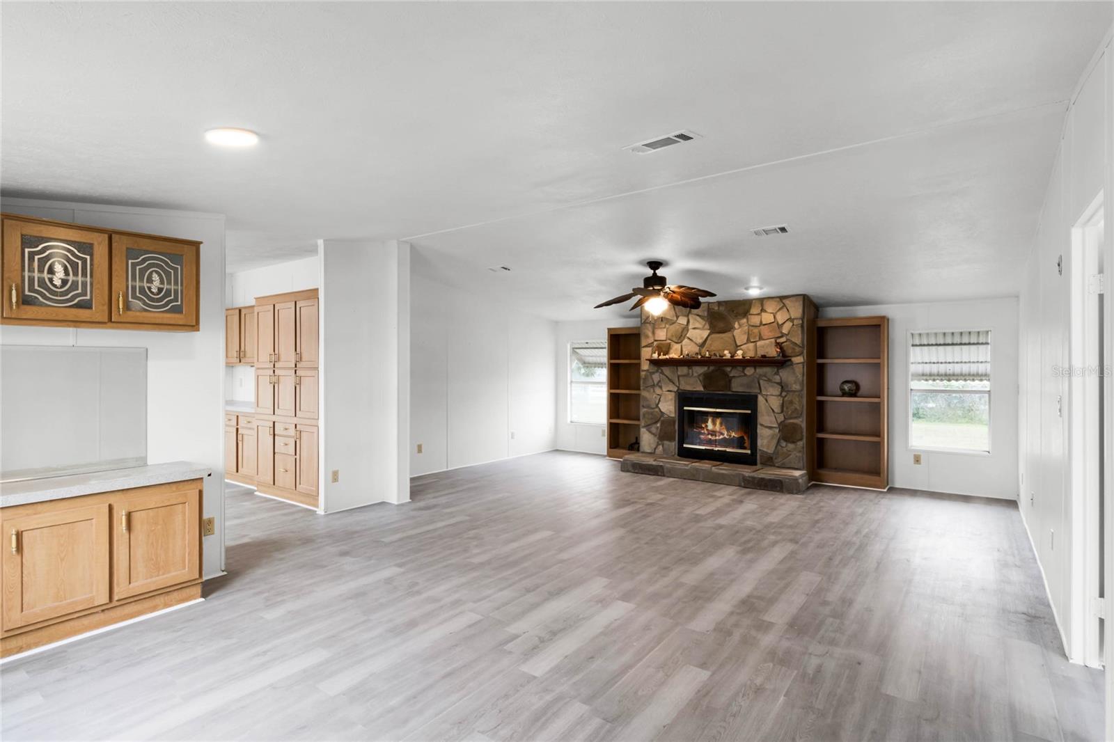 Image 4 of 19 For 571 Lindsey Drive