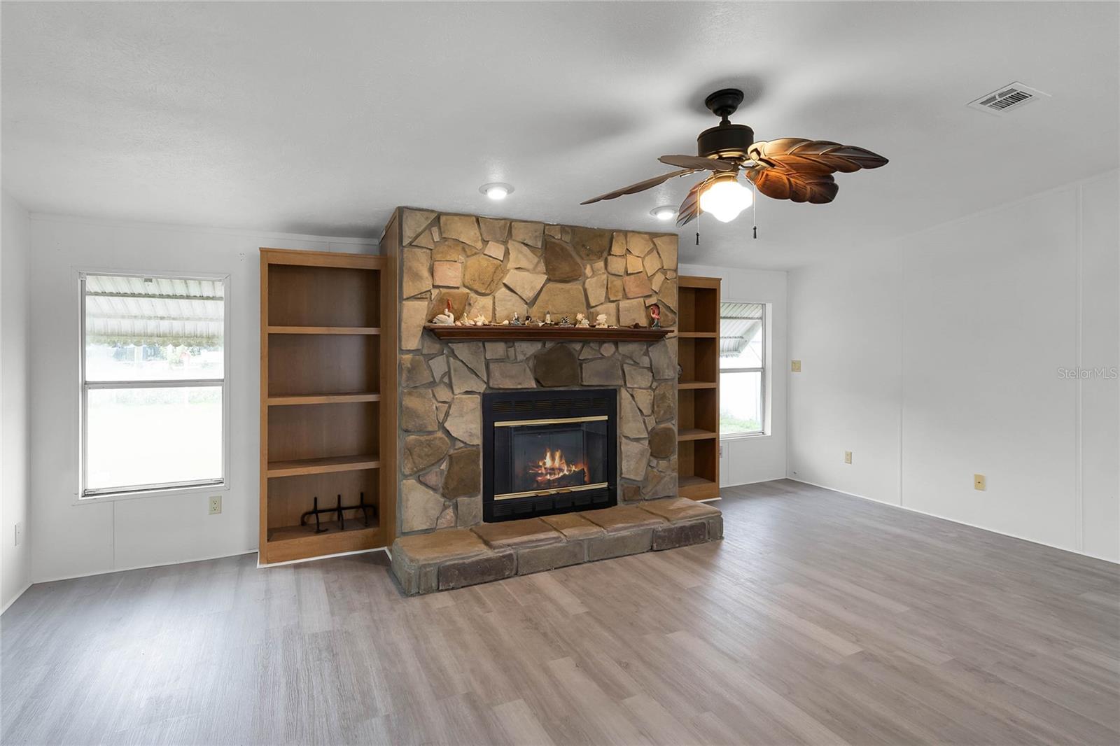Image 5 of 19 For 571 Lindsey Drive