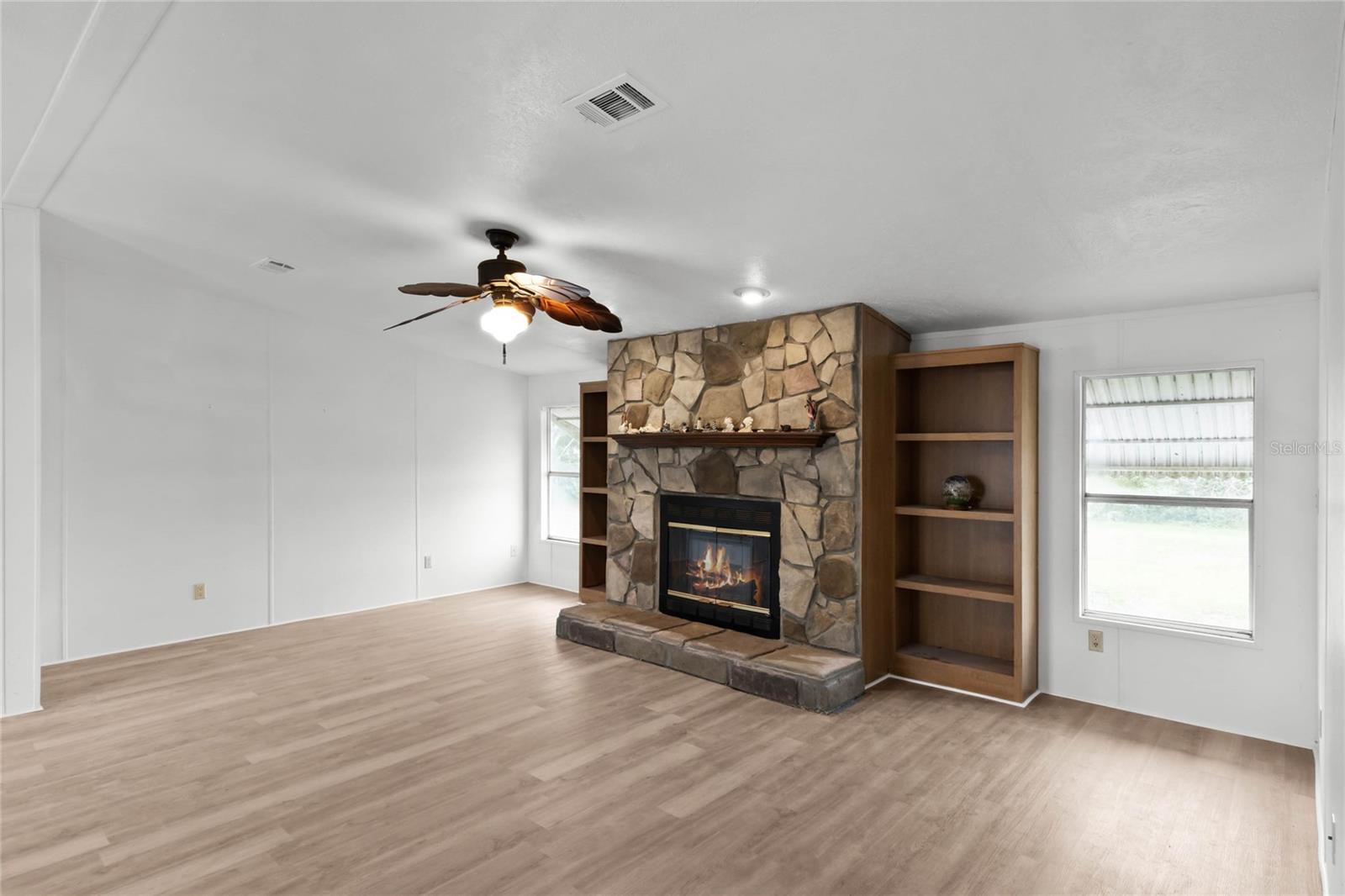 Image 6 of 19 For 571 Lindsey Drive