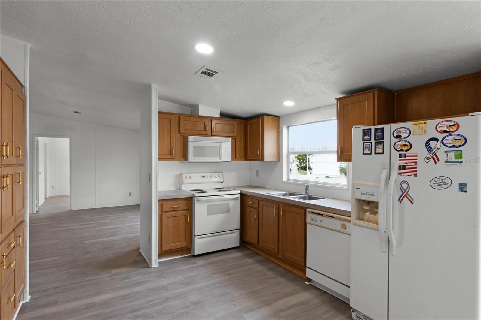 Image 9 of 19 For 571 Lindsey Drive
