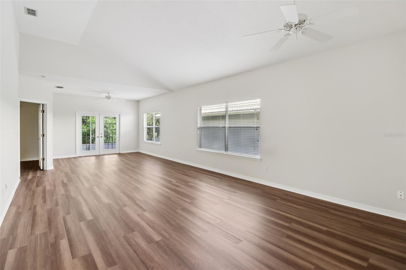 Image 10 of 39 For 9051 Saint Andrews Way