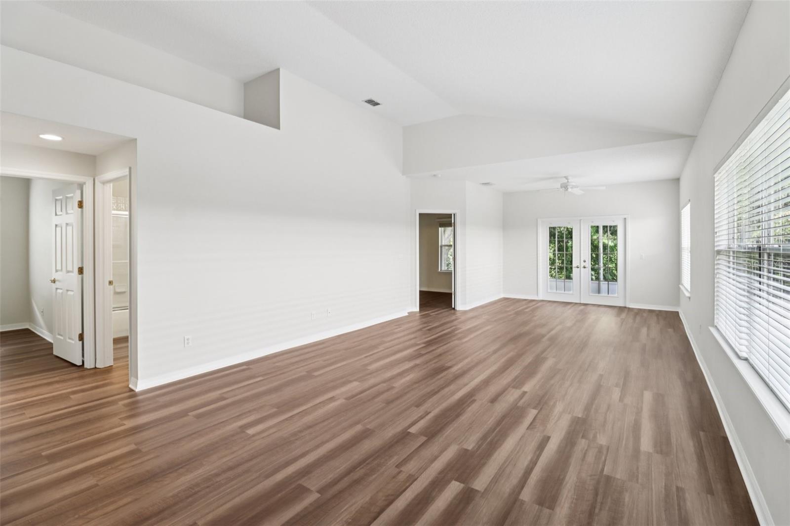 Image 11 of 39 For 9051 Saint Andrews Way
