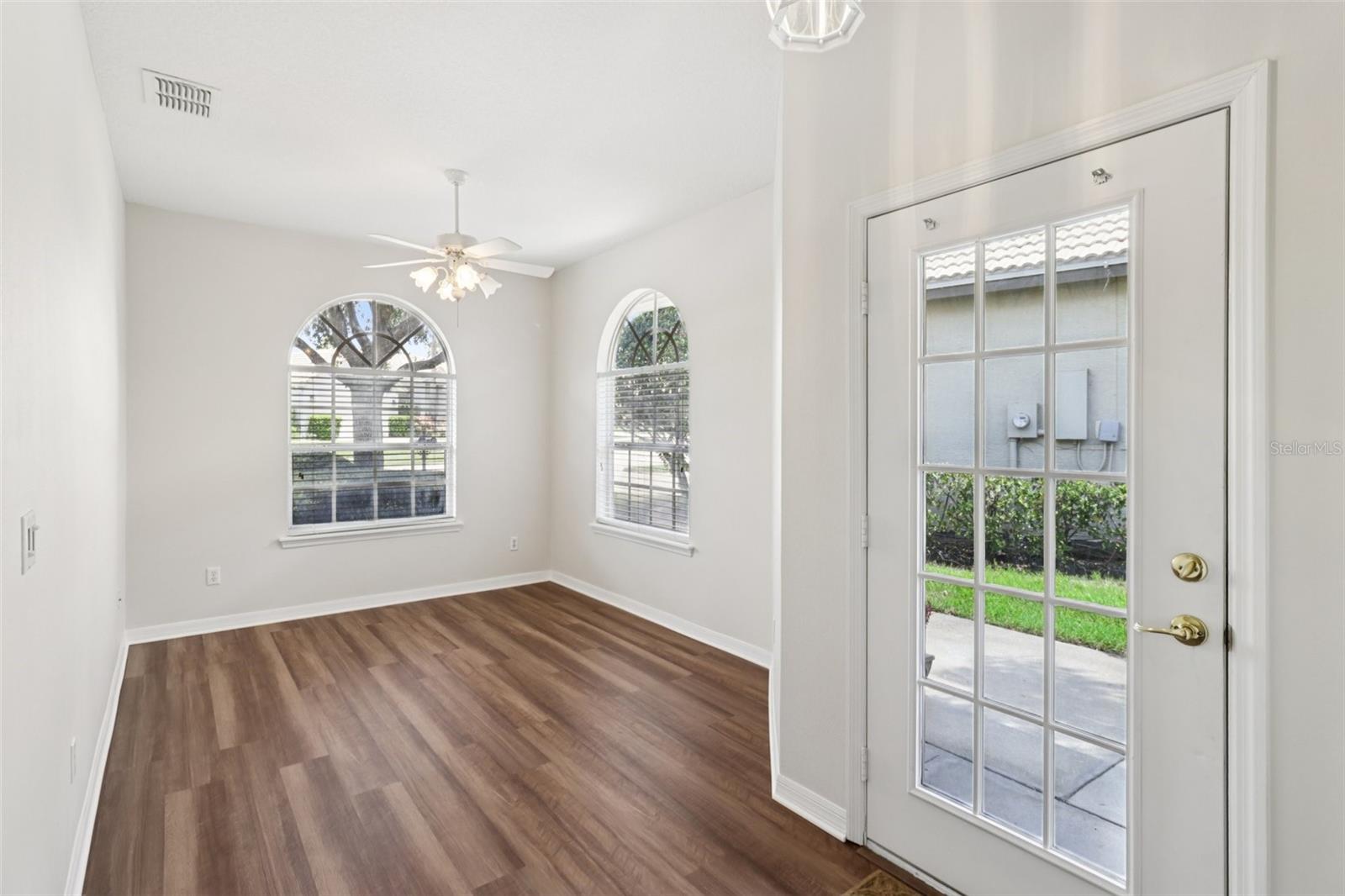 Image 5 of 39 For 9051 Saint Andrews Way