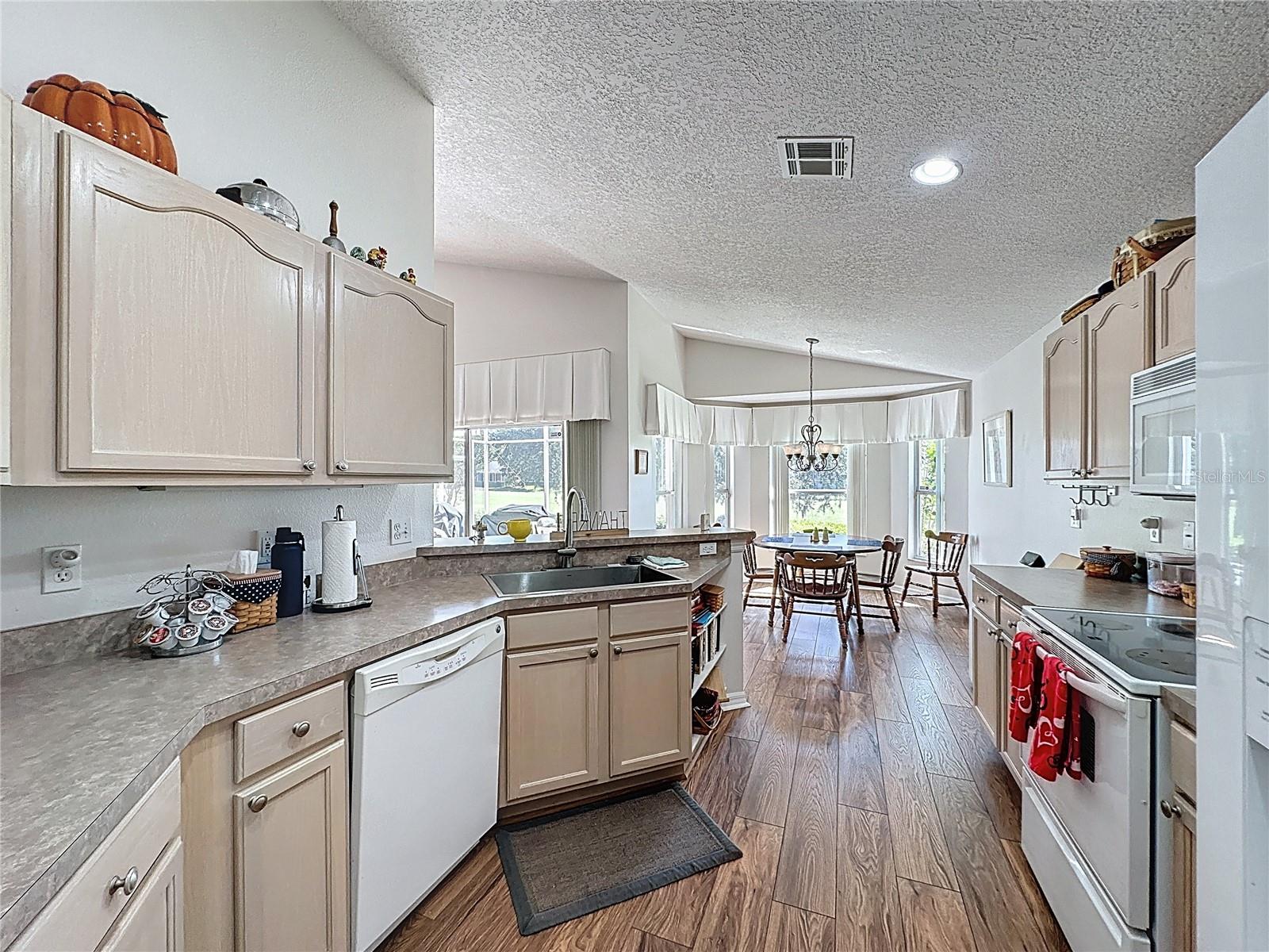 Image 18 of 76 For 2292 Edmonton Court