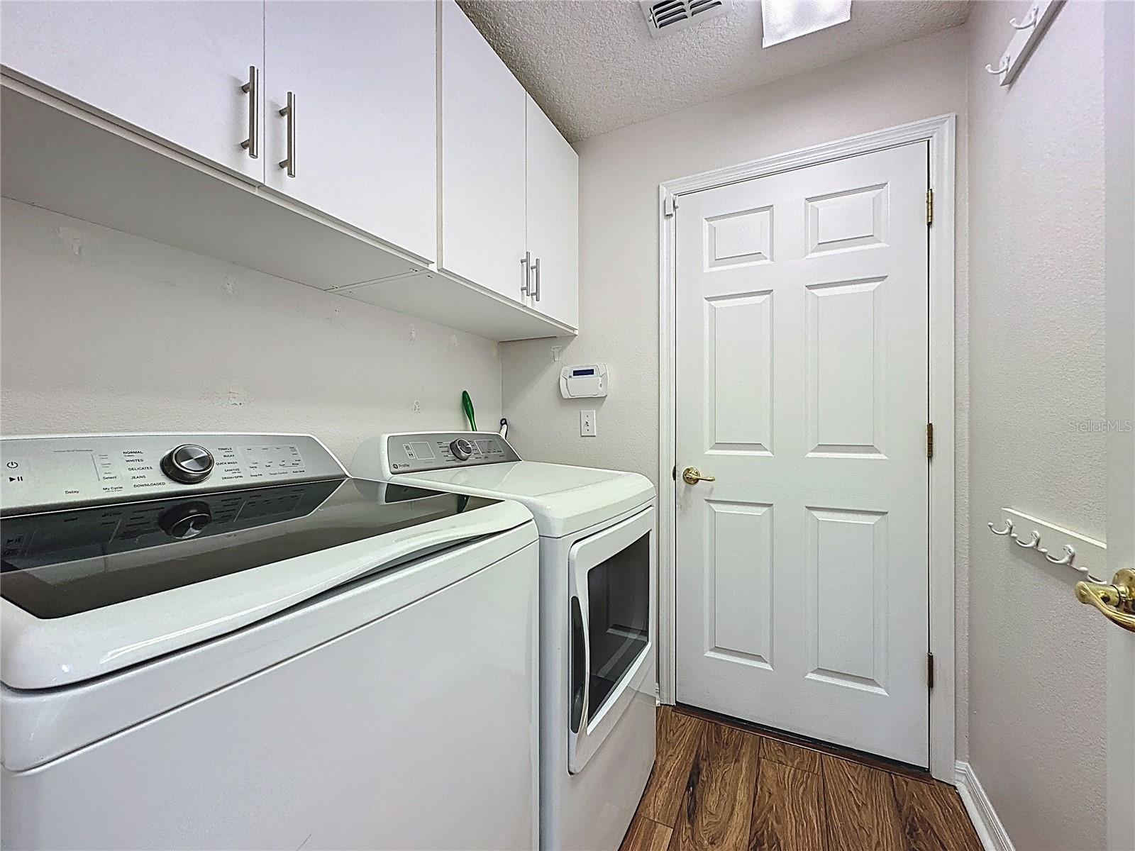 Image 21 of 76 For 2292 Edmonton Court