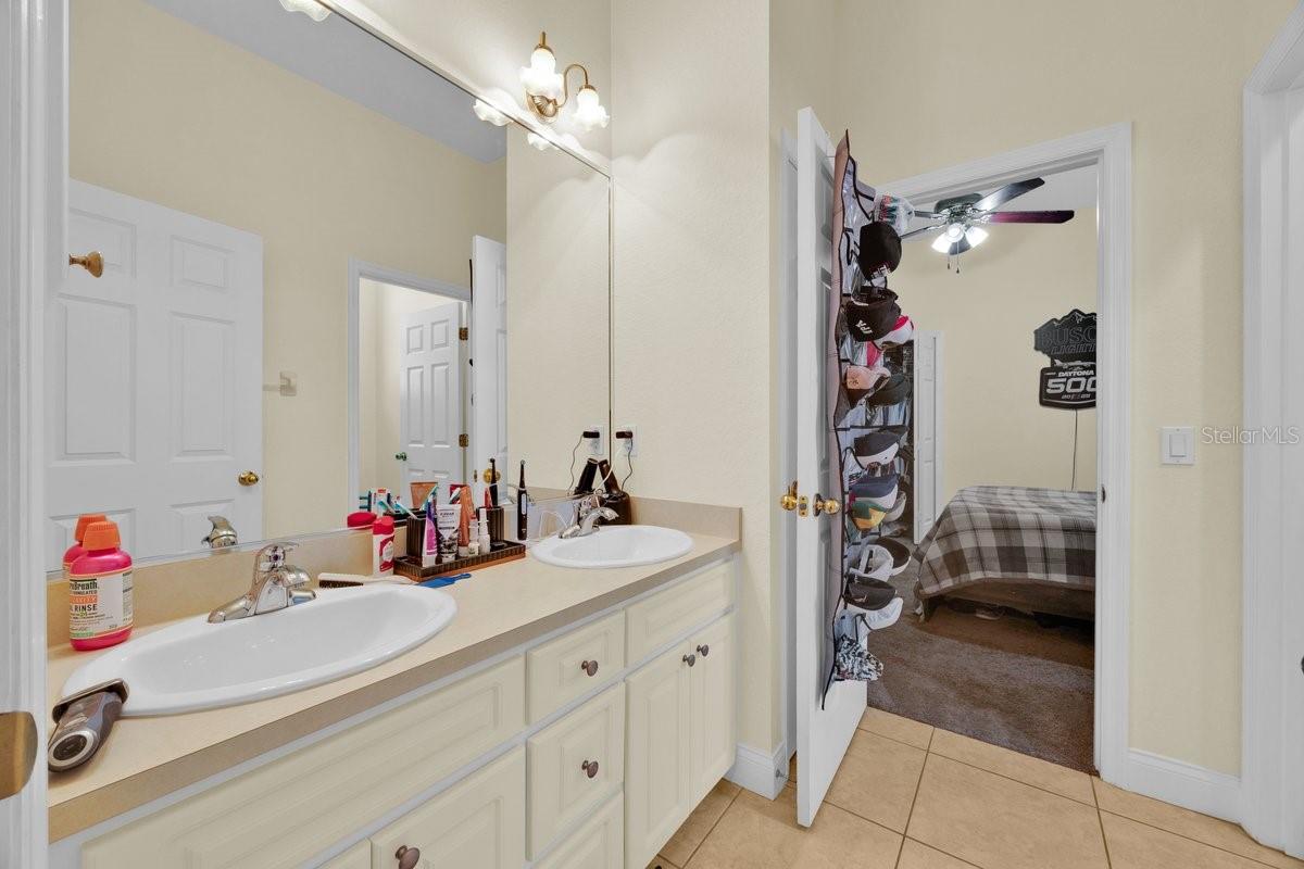 Image 13 of 37 For 832 Ashton Oaks Circle