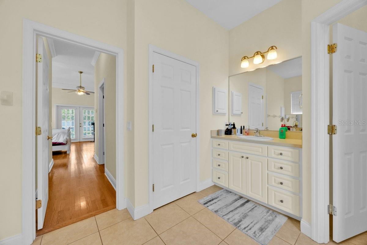 Image 19 of 37 For 832 Ashton Oaks Circle