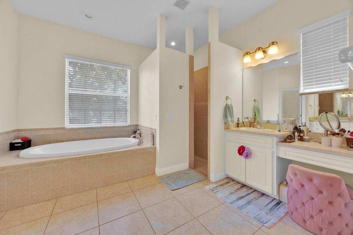 Image 20 of 37 For 832 Ashton Oaks Circle