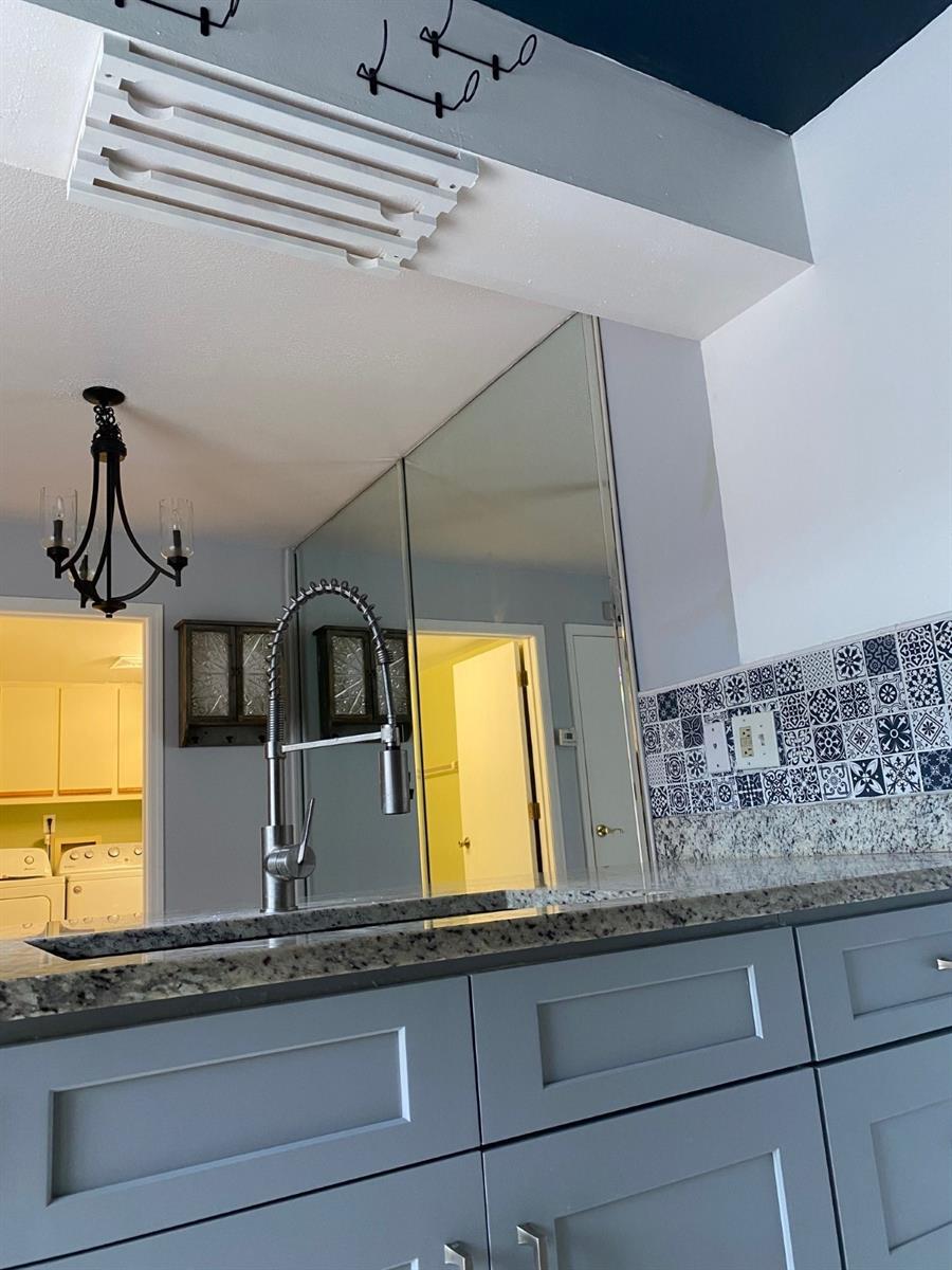 Image 13 of 20 For 2942 Poplar Avenue