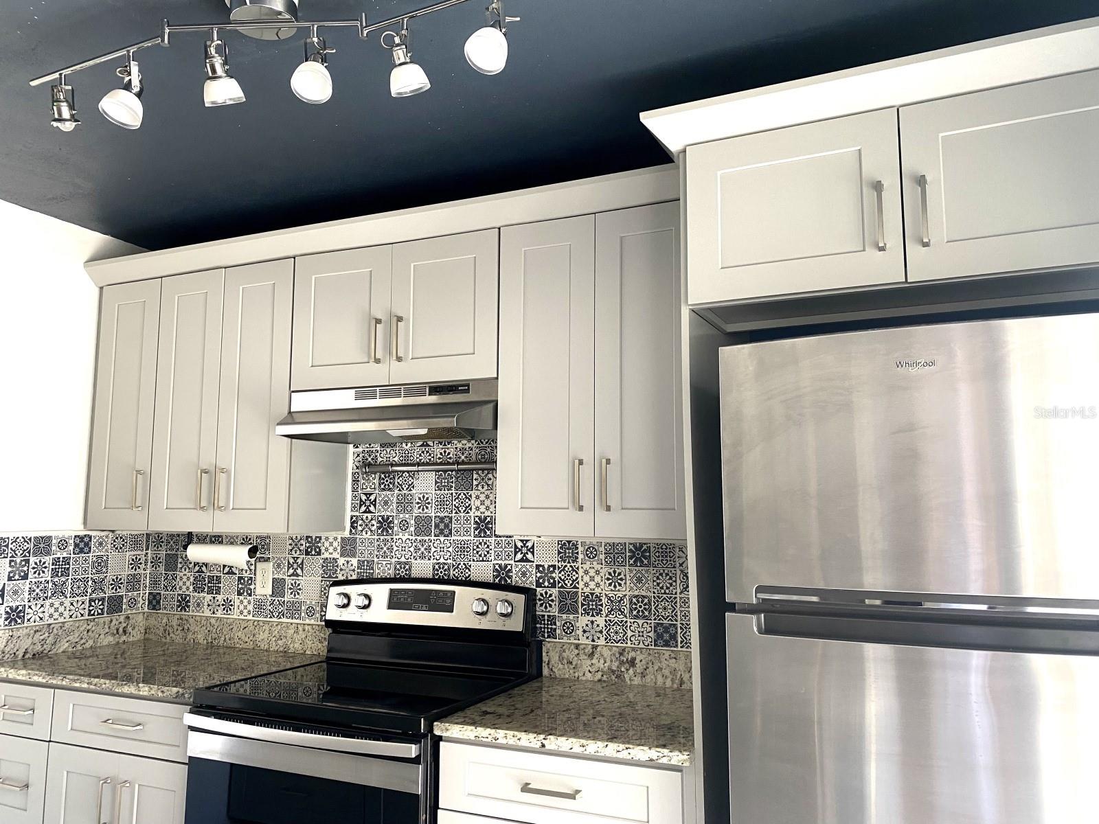 Image 14 of 20 For 2942 Poplar Avenue