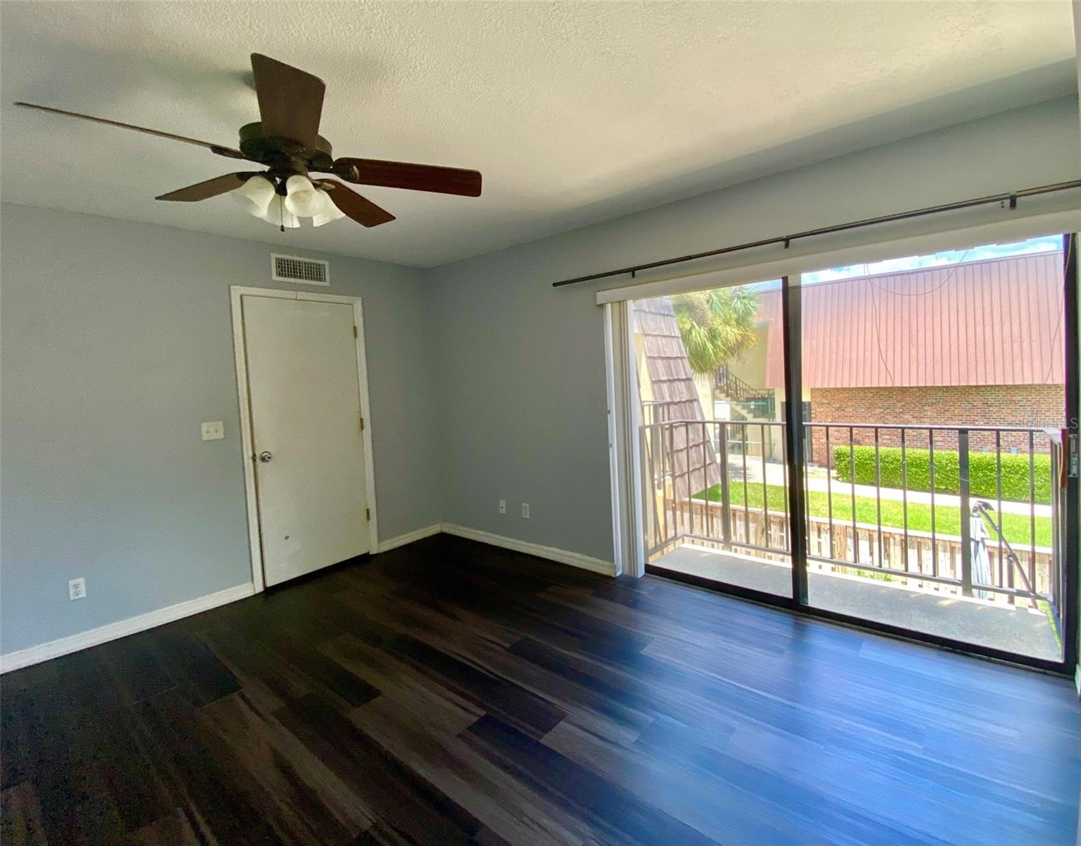 Image 18 of 20 For 2942 Poplar Avenue