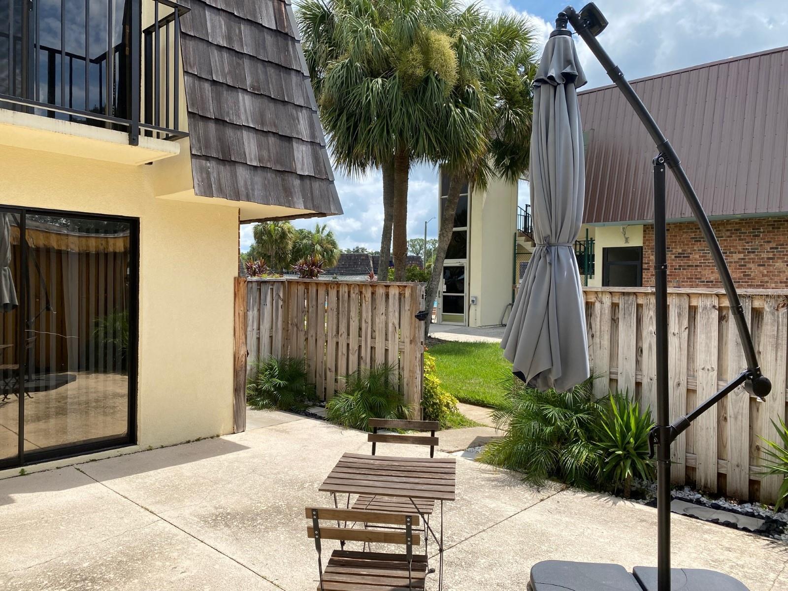 Image 3 of 20 For 2942 Poplar Avenue