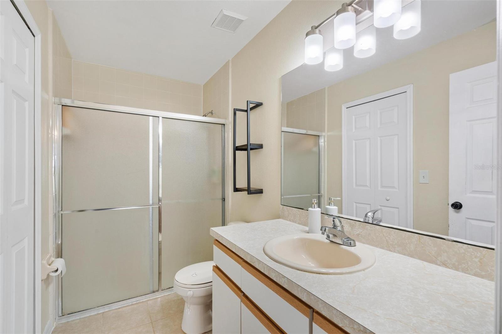 Image 15 of 28 For 12300 Woodglen Circle