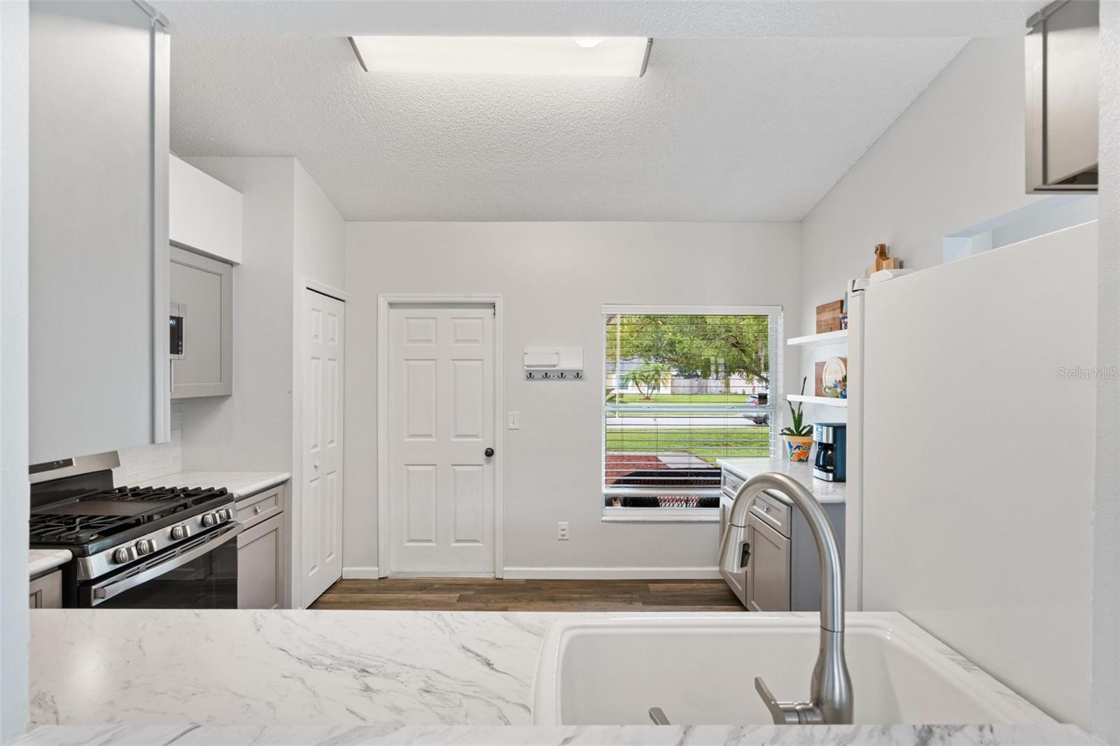 Image 7 of 28 For 12300 Woodglen Circle