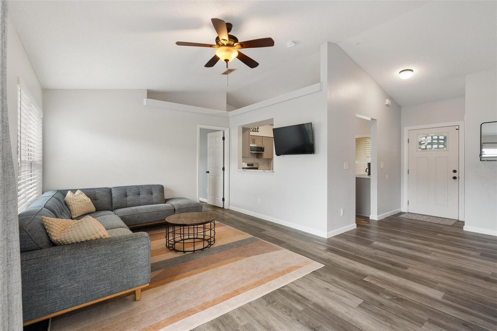 Image 9 of 28 For 12300 Woodglen Circle