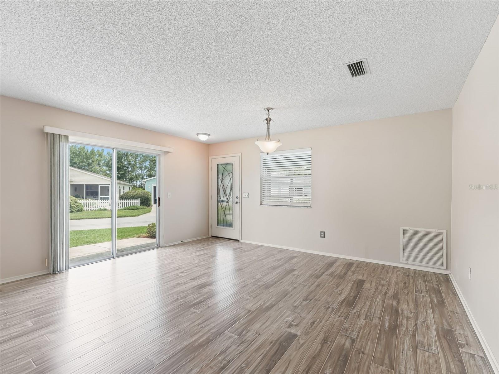 Image 10 of 25 For 220 Estrada Place