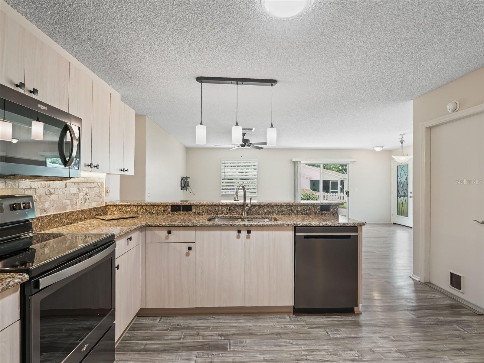 Image 15 of 25 For 220 Estrada Place