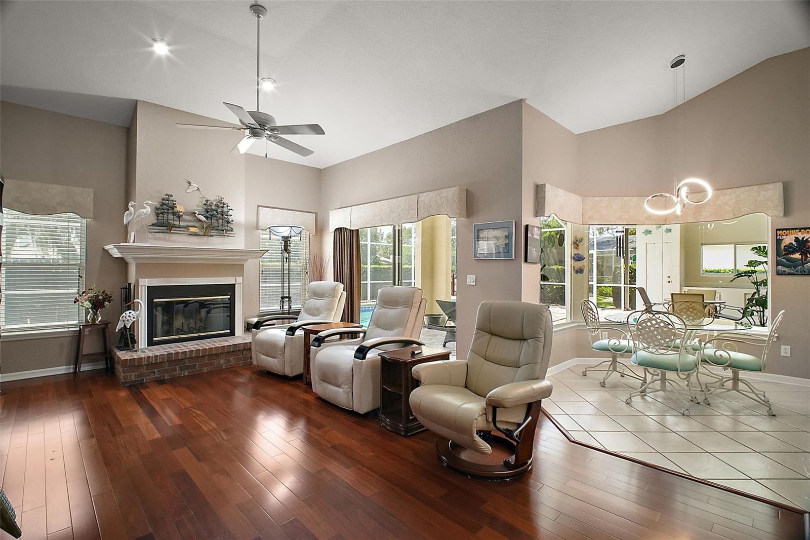 Image 19 of 48 For 1720 Edgewater Drive