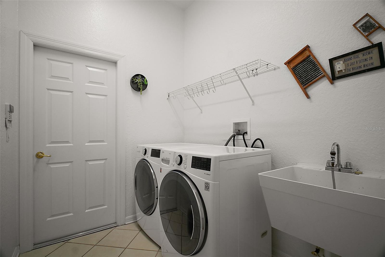 Image 30 of 48 For 1720 Edgewater Drive