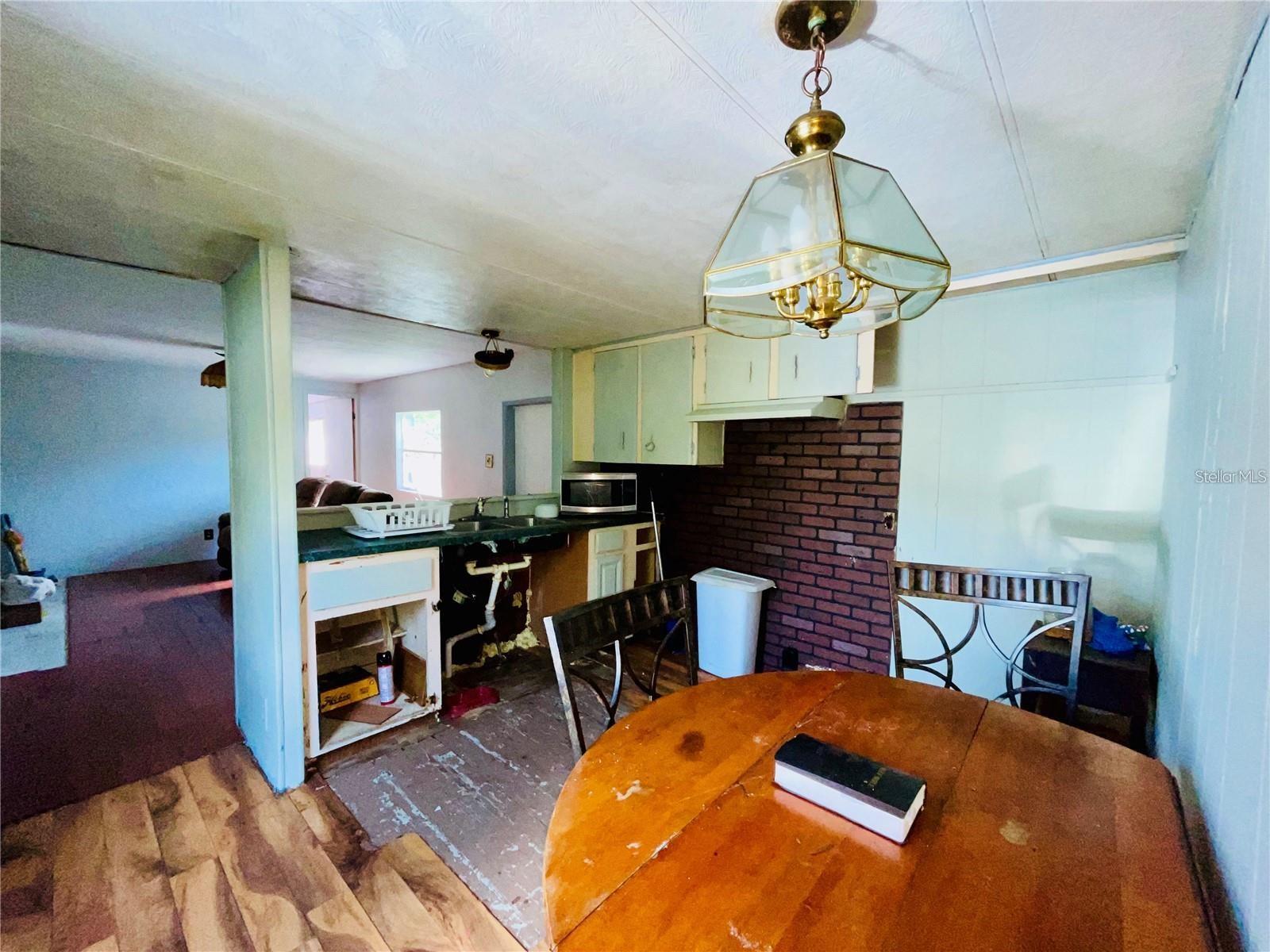 Image 7 of 15 For 2821 Bates Avenue