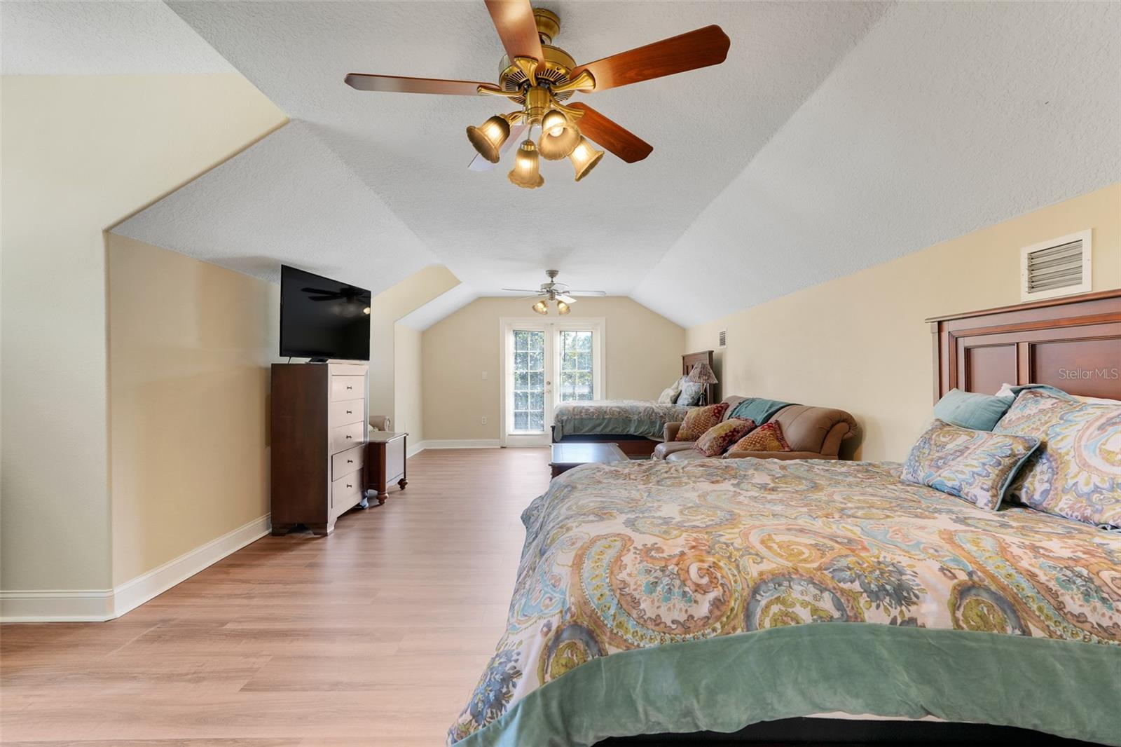 Image 29 of 47 For 531 Brookwood Court