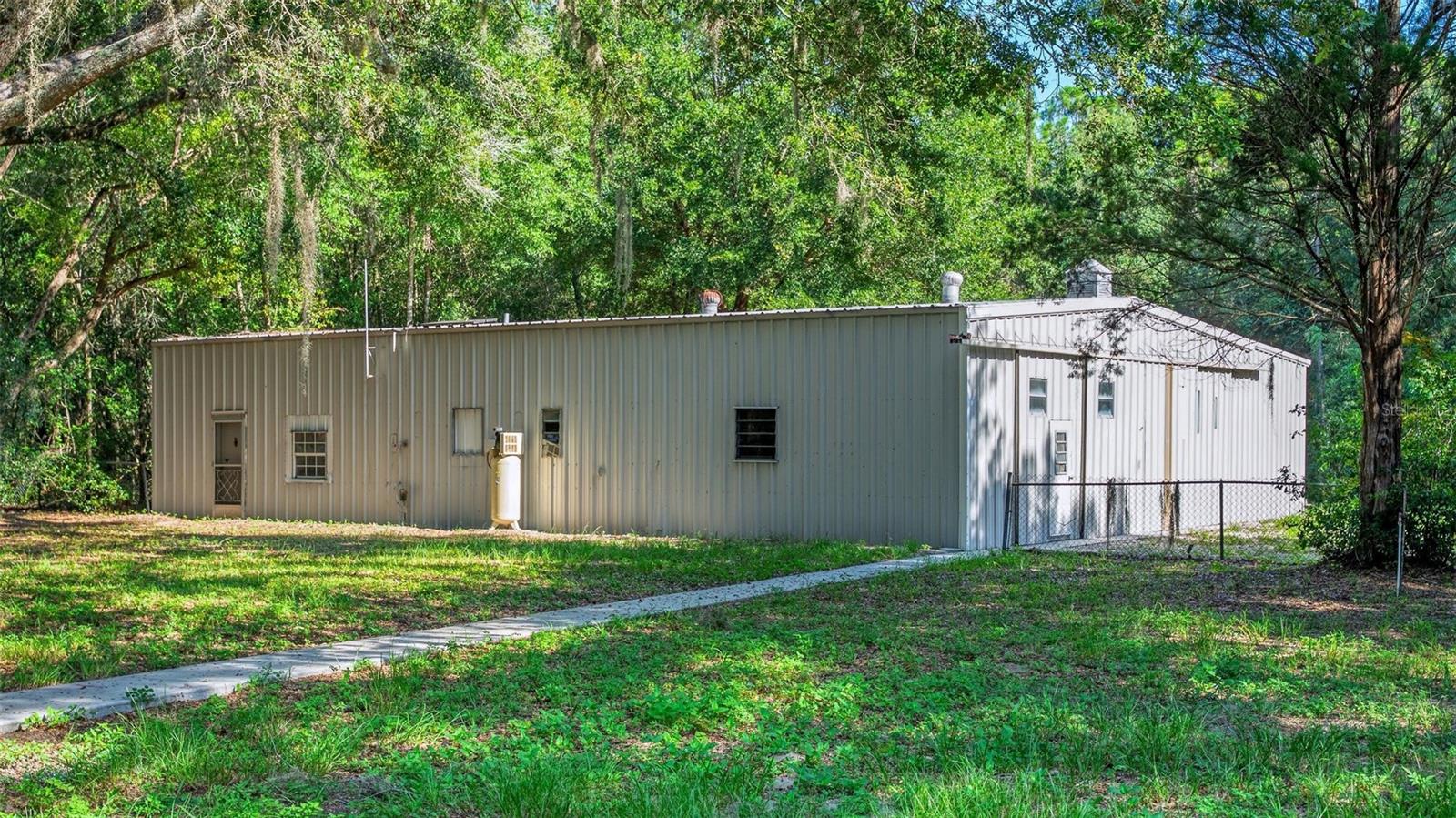 Image 14 of 71 For 4429 Lake Griffin Road