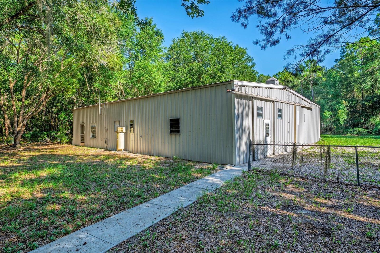 Image 21 of 71 For 4429 Lake Griffin Road