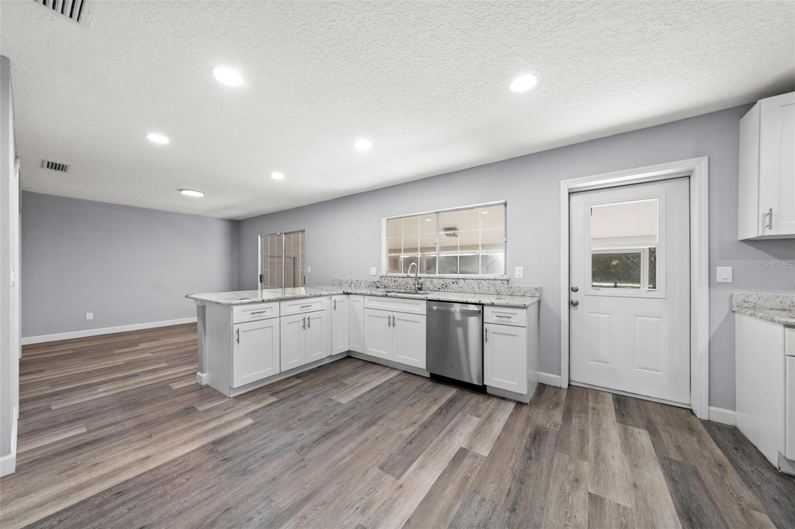 Image 41 of 71 For 4429 Lake Griffin Road