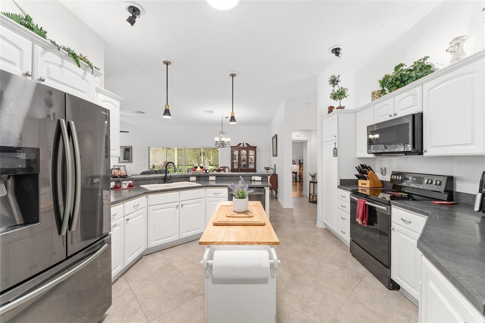 Image 18 of 47 For 506 Deauville Court