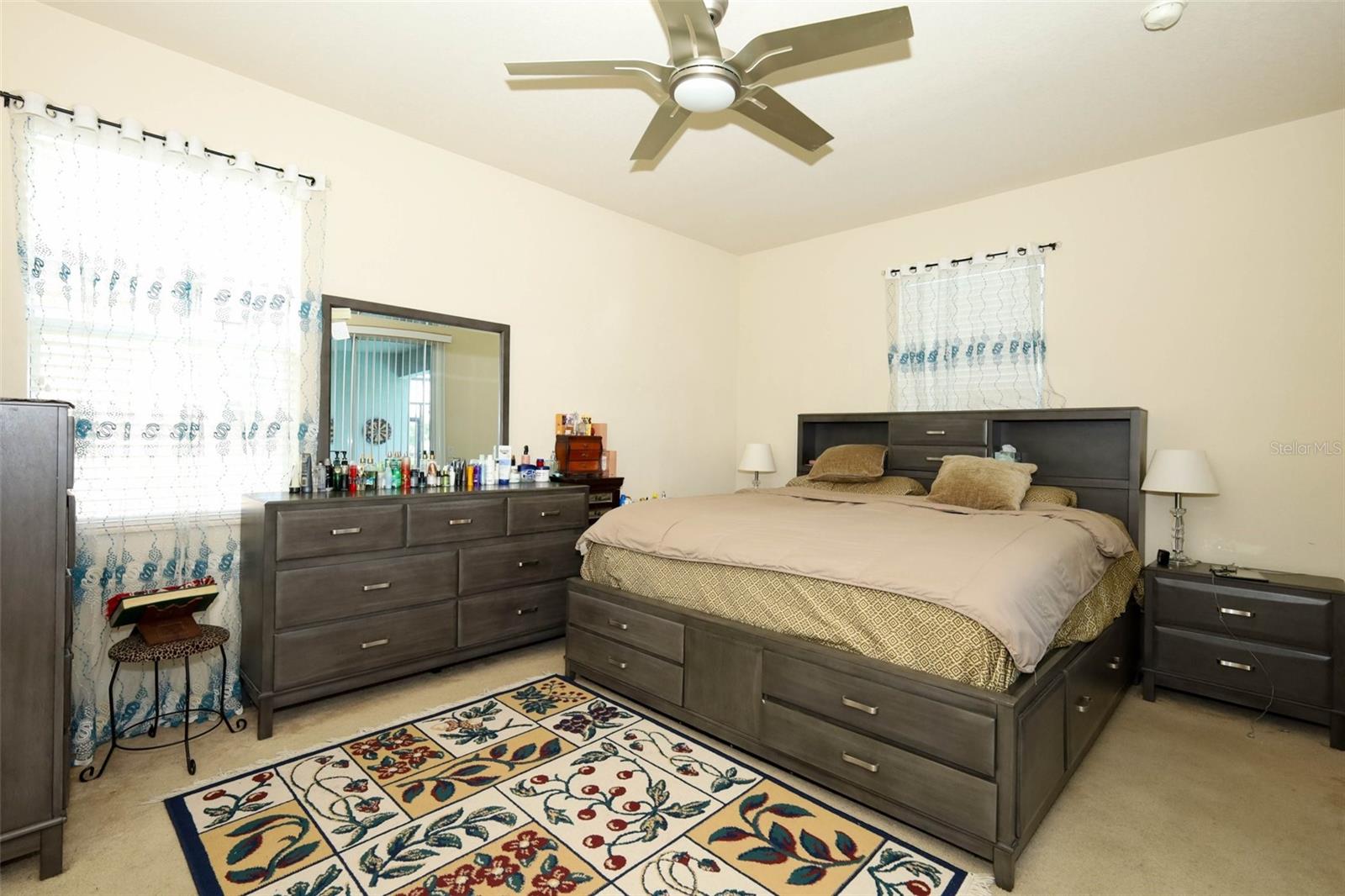 Image 11 of 54 For 4957 Pall Mall Street E