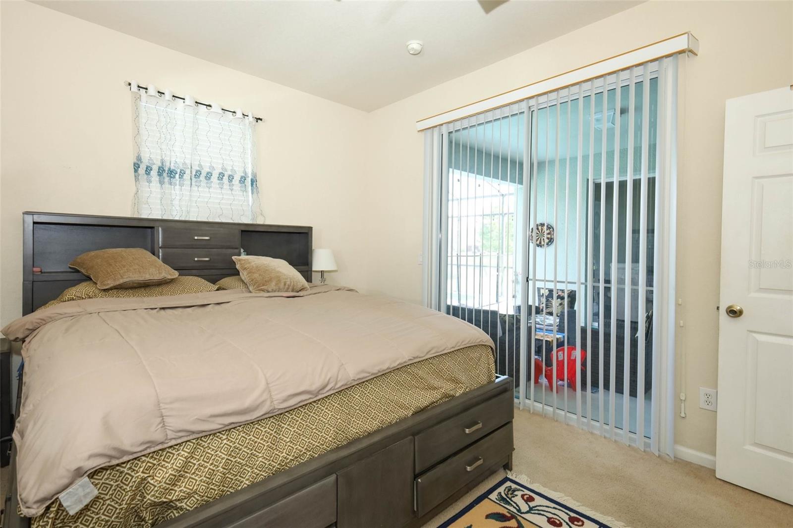 Image 12 of 54 For 4957 Pall Mall Street E