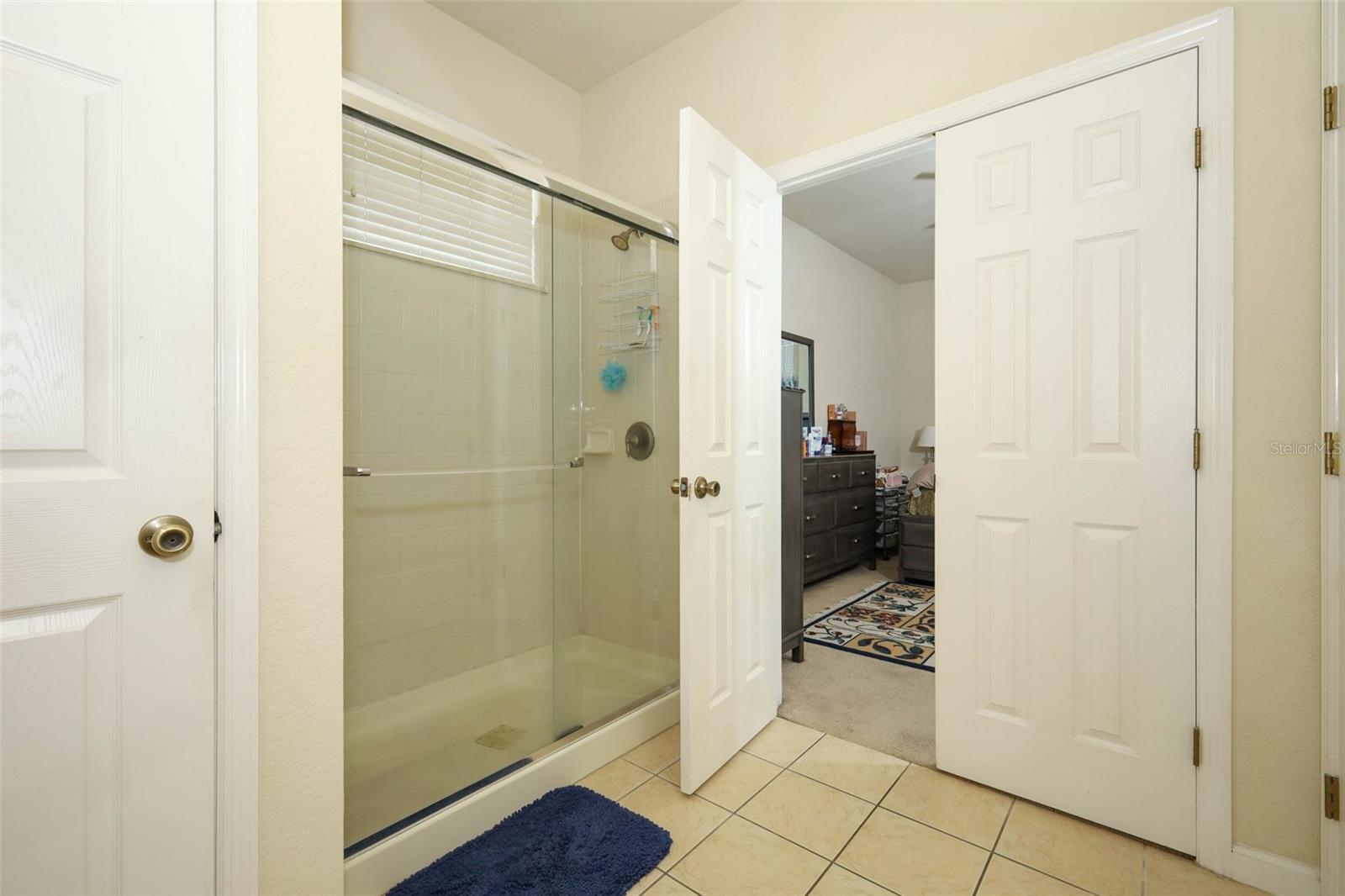 Image 13 of 54 For 4957 Pall Mall Street E