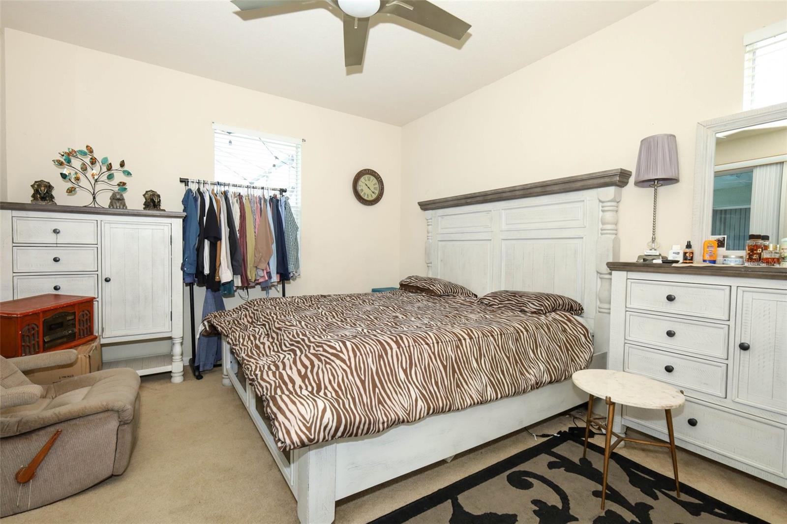 Image 14 of 54 For 4957 Pall Mall Street E