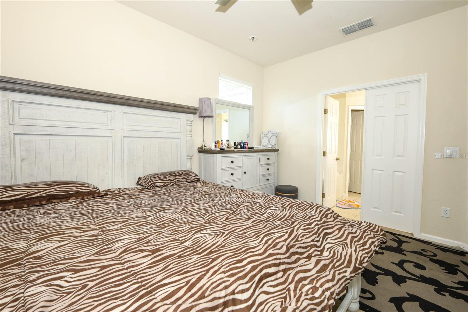 Image 16 of 54 For 4957 Pall Mall Street E