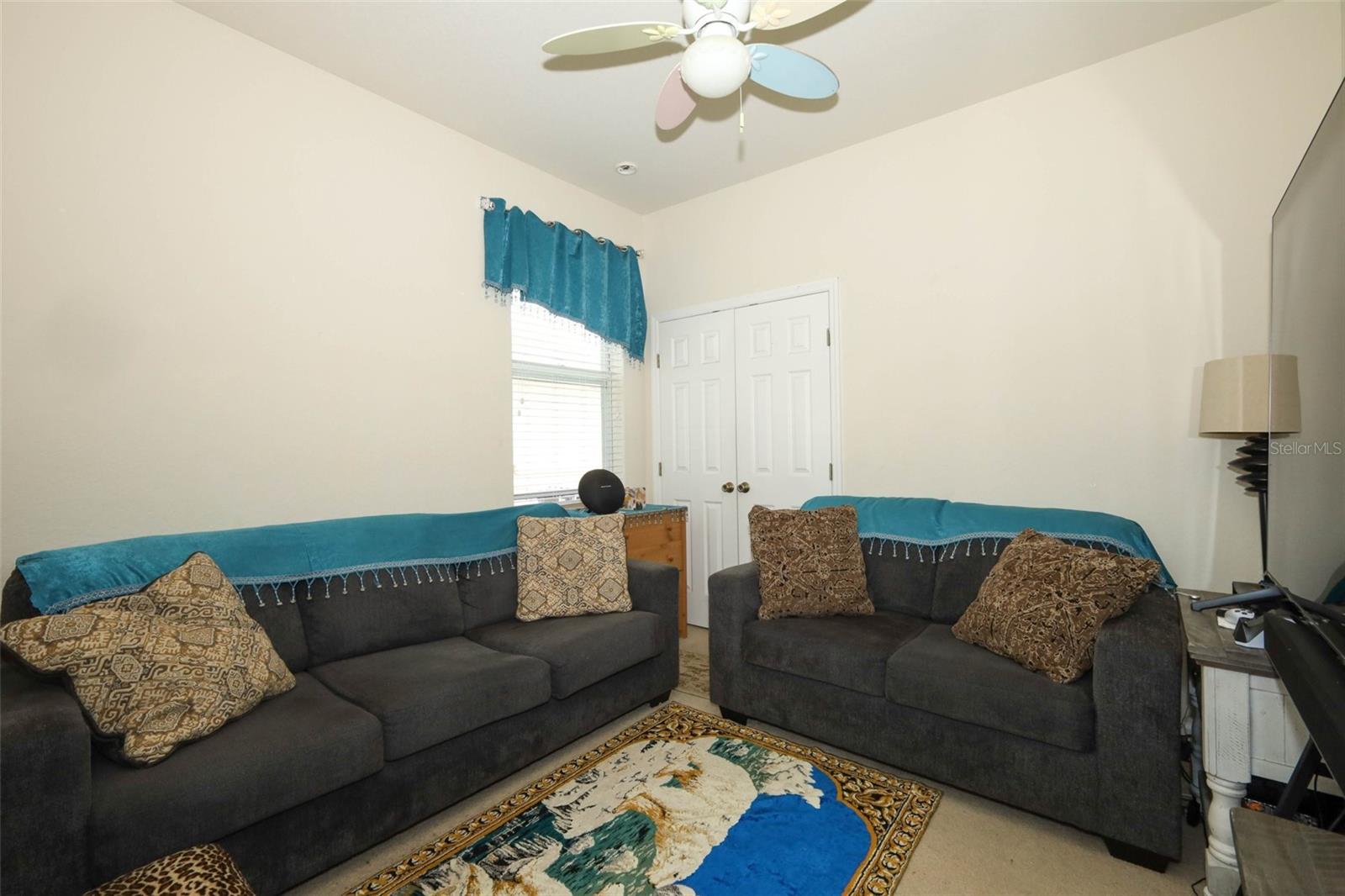 Image 18 of 54 For 4957 Pall Mall Street E