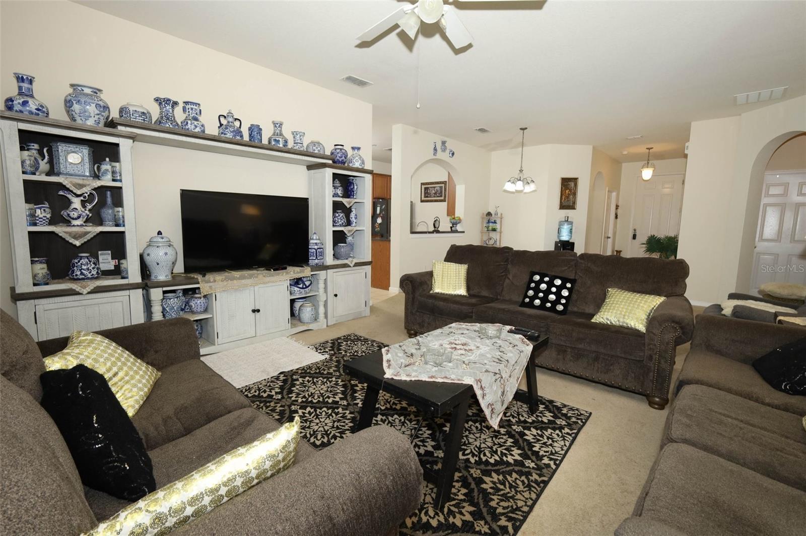 Image 7 of 54 For 4957 Pall Mall Street E