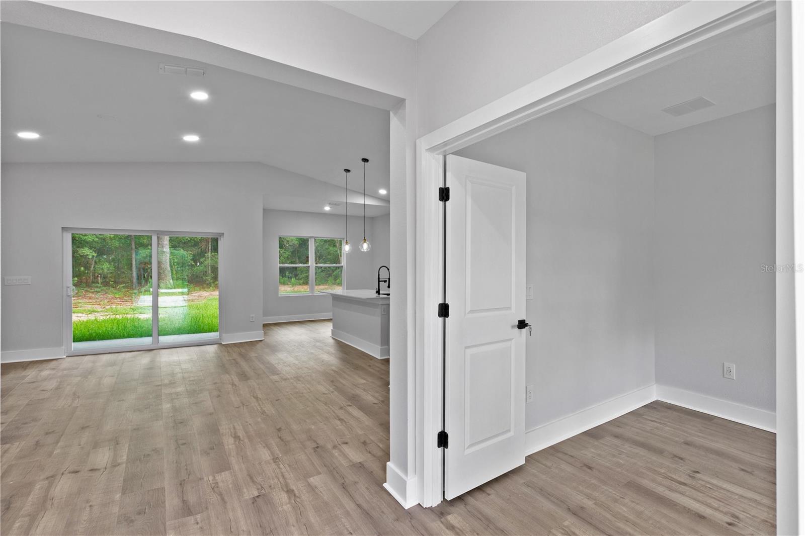 Image 10 of 41 For 13524 89 Street