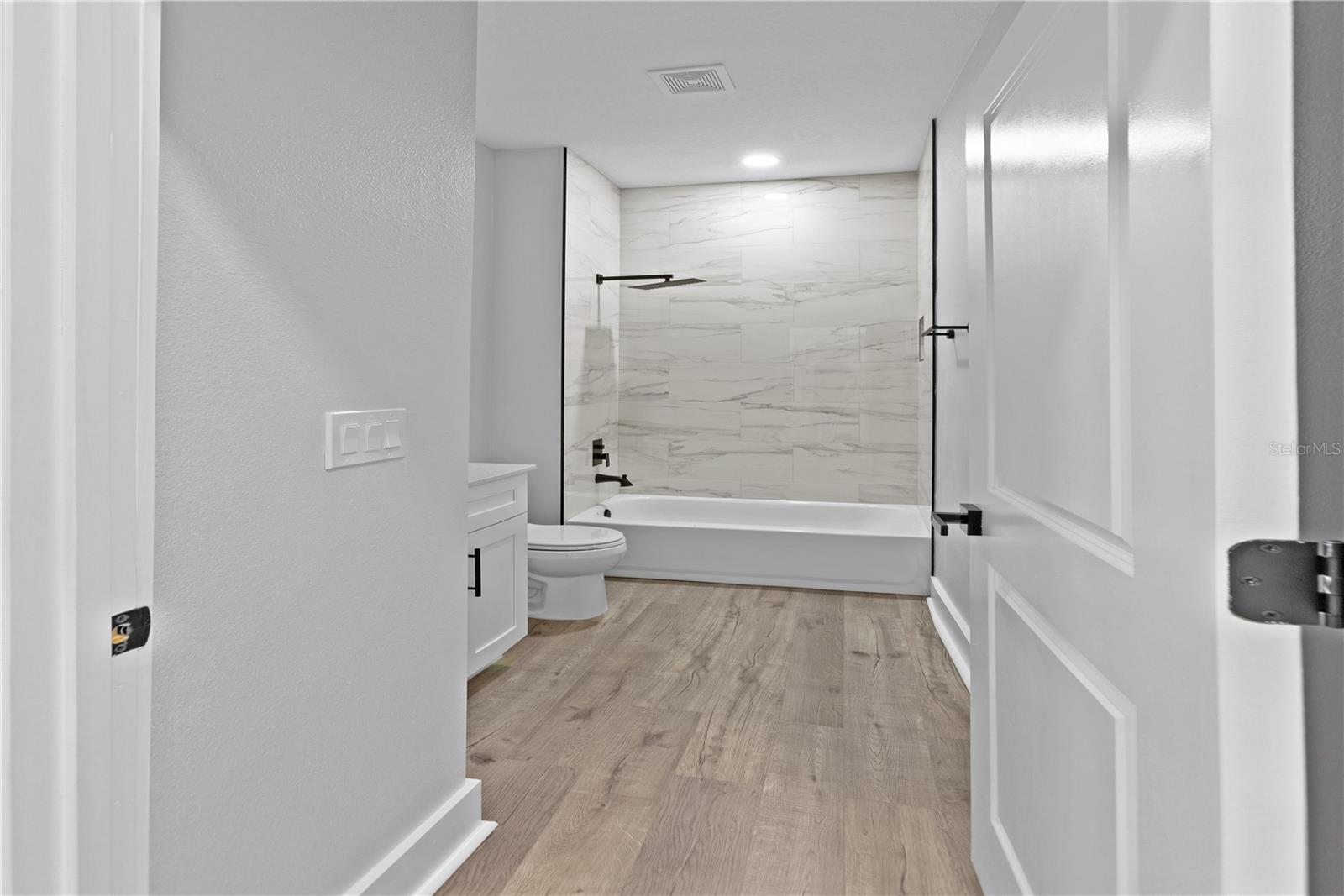 Image 16 of 41 For 13524 89 Street
