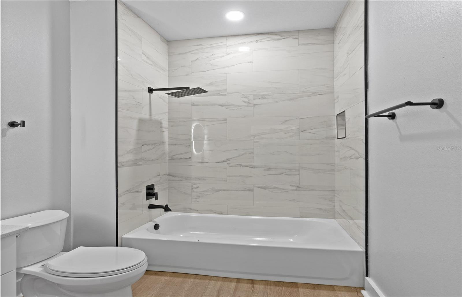 Image 19 of 41 For 13524 89 Street