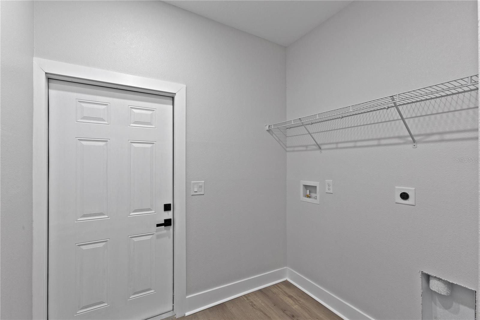 Image 21 of 41 For 13524 89 Street