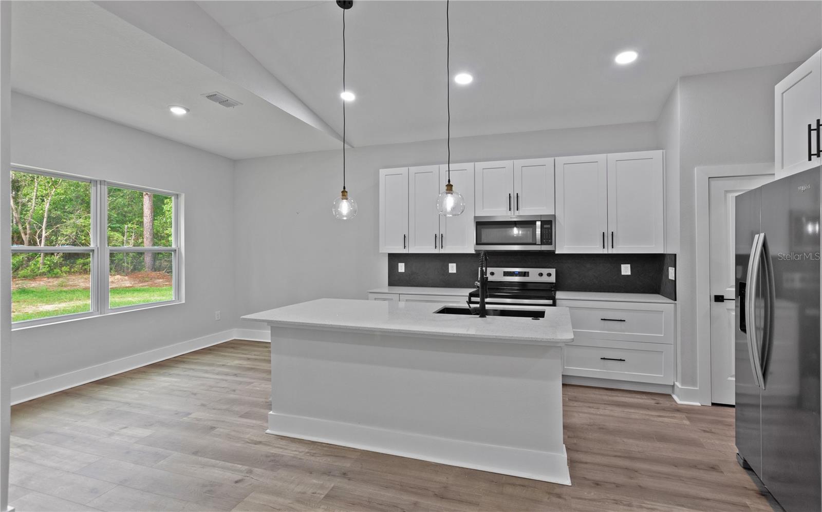 Image 4 of 41 For 13524 89 Street