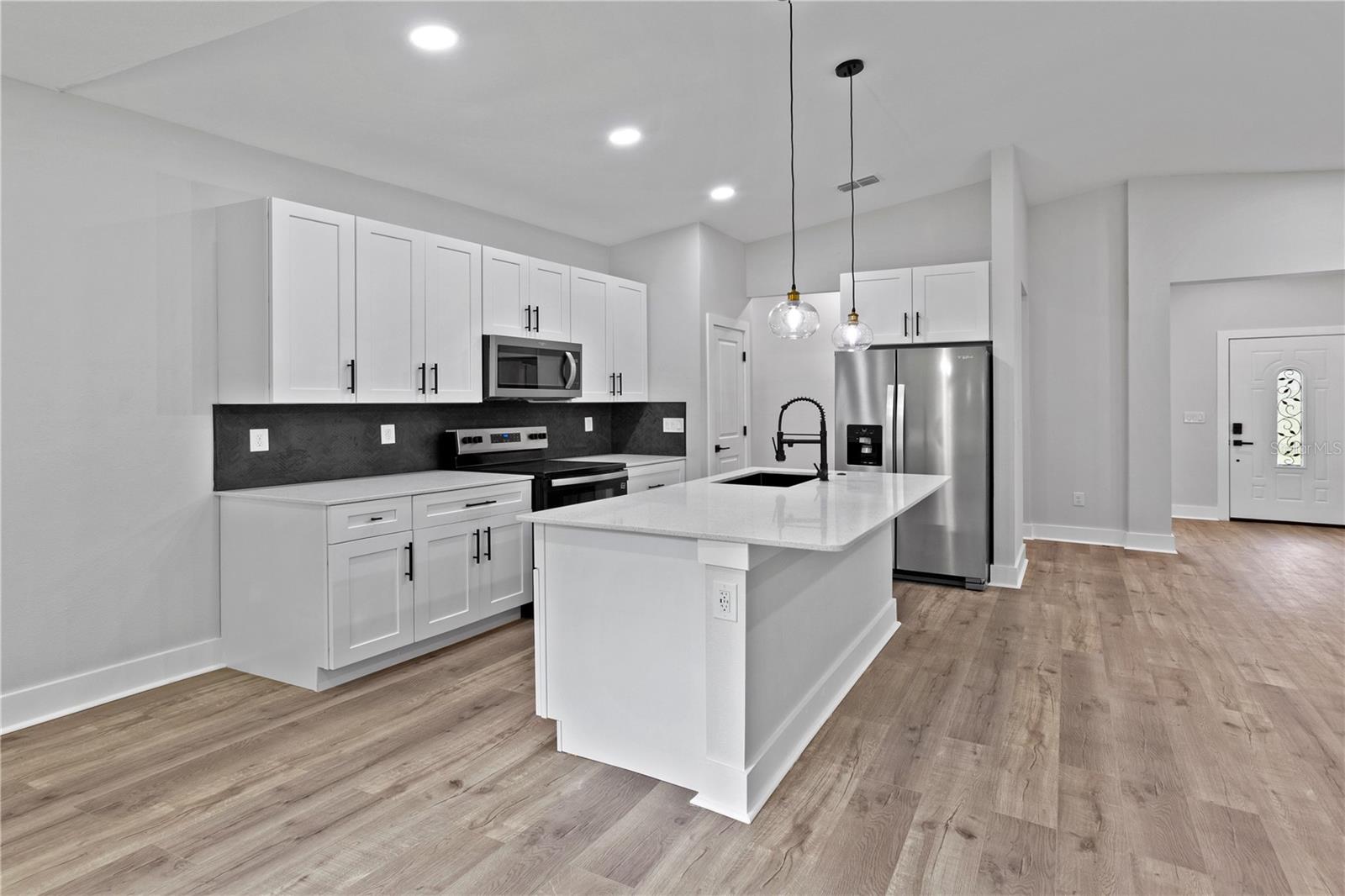 Image 5 of 41 For 13524 89 Street