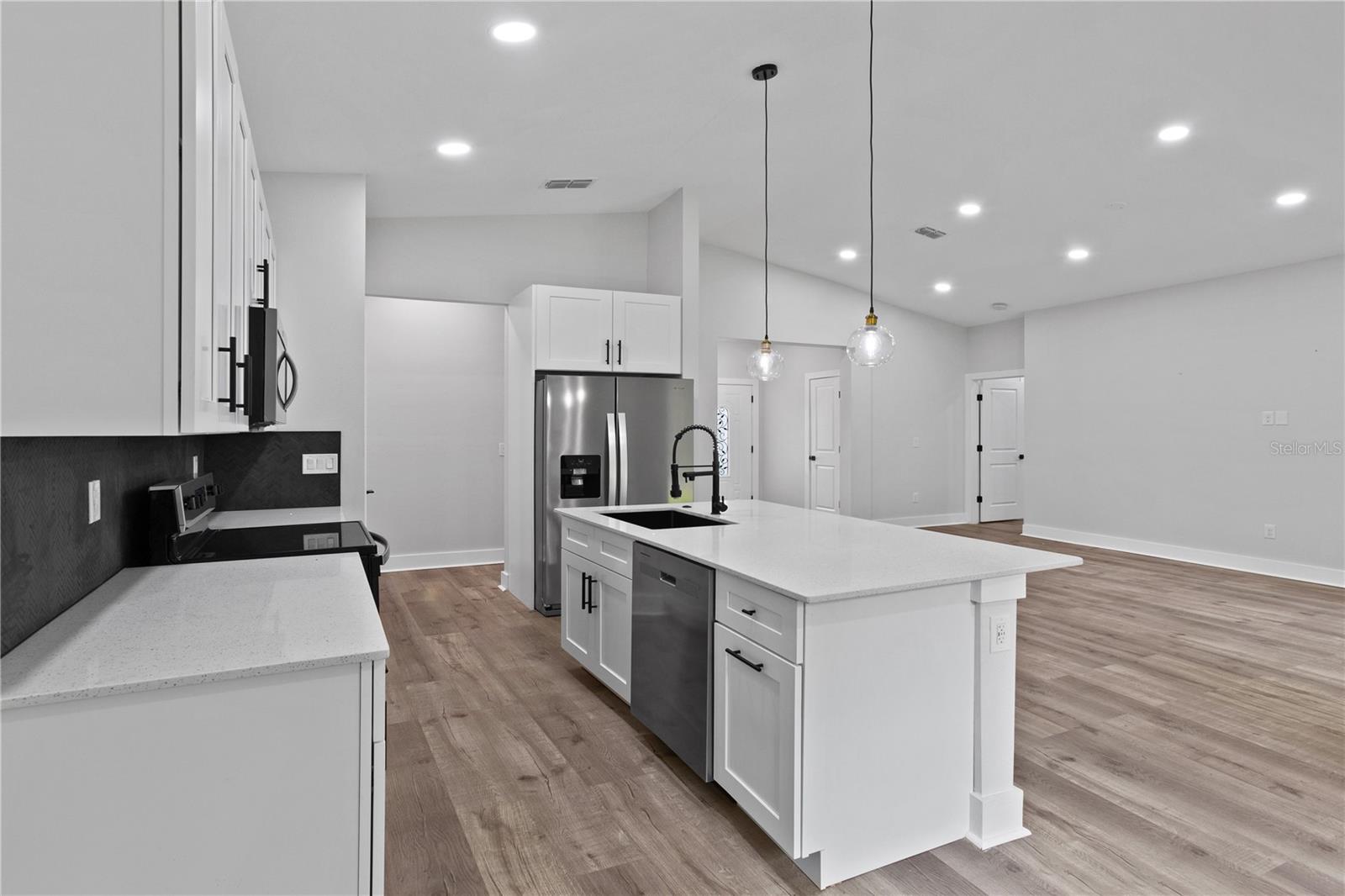 Image 6 of 41 For 13524 89 Street