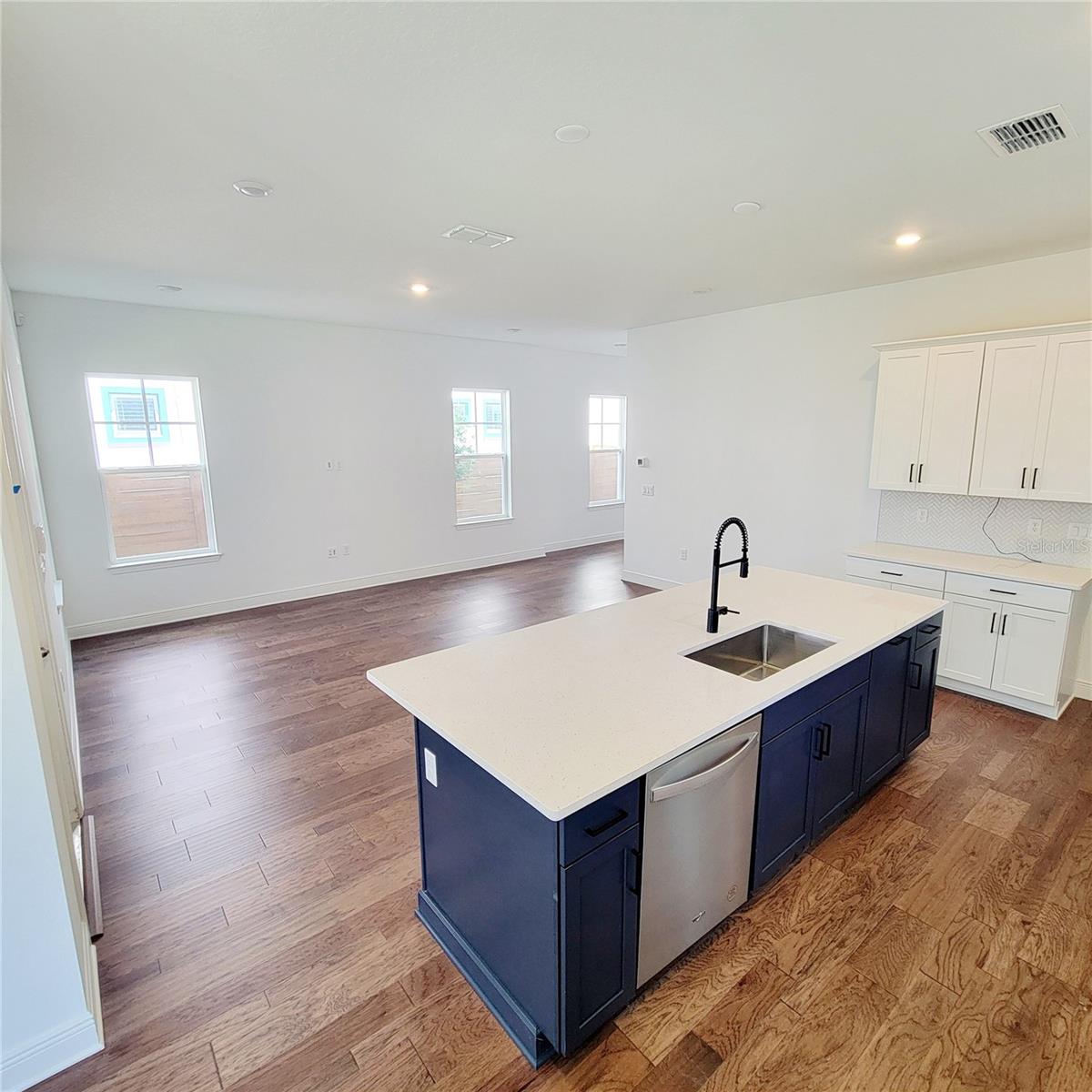 Image 4 of 34 For 10200 Dulbecco Street