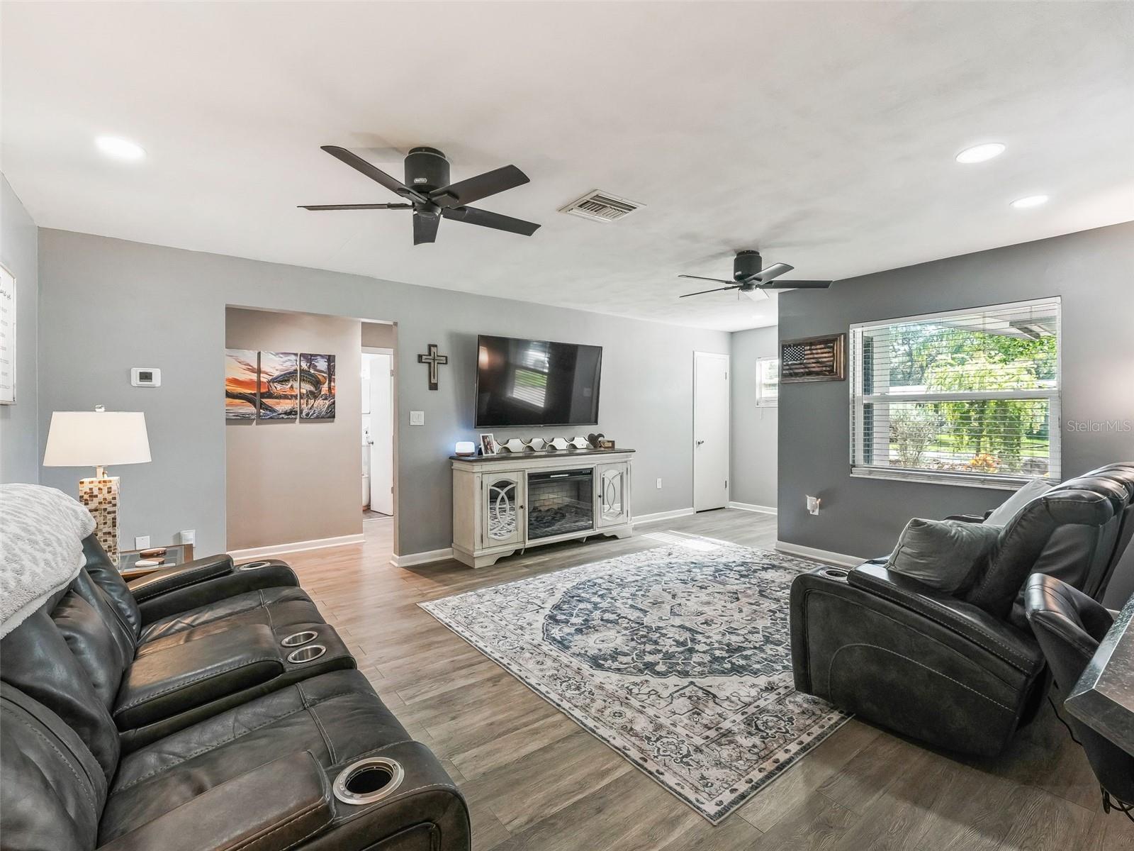 Image 11 of 43 For 37345 Oak Lane