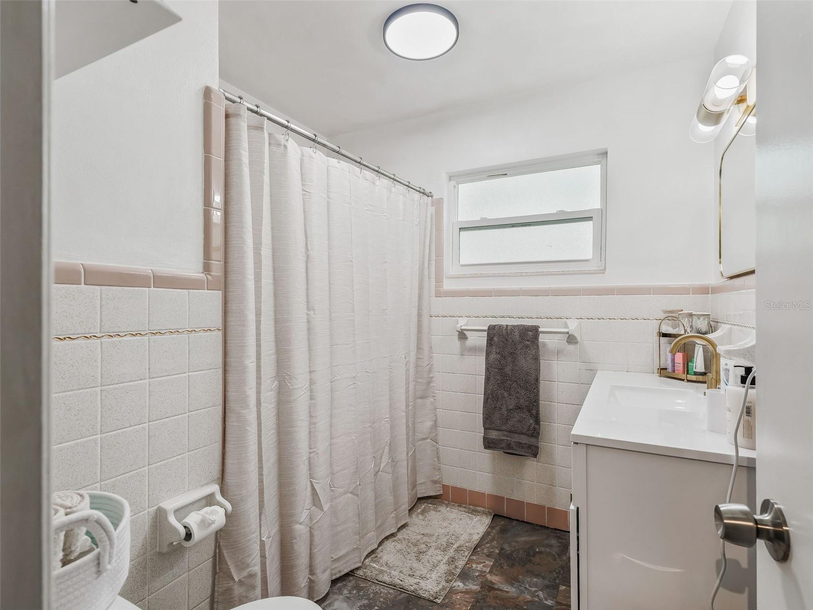 Image 17 of 43 For 37345 Oak Lane