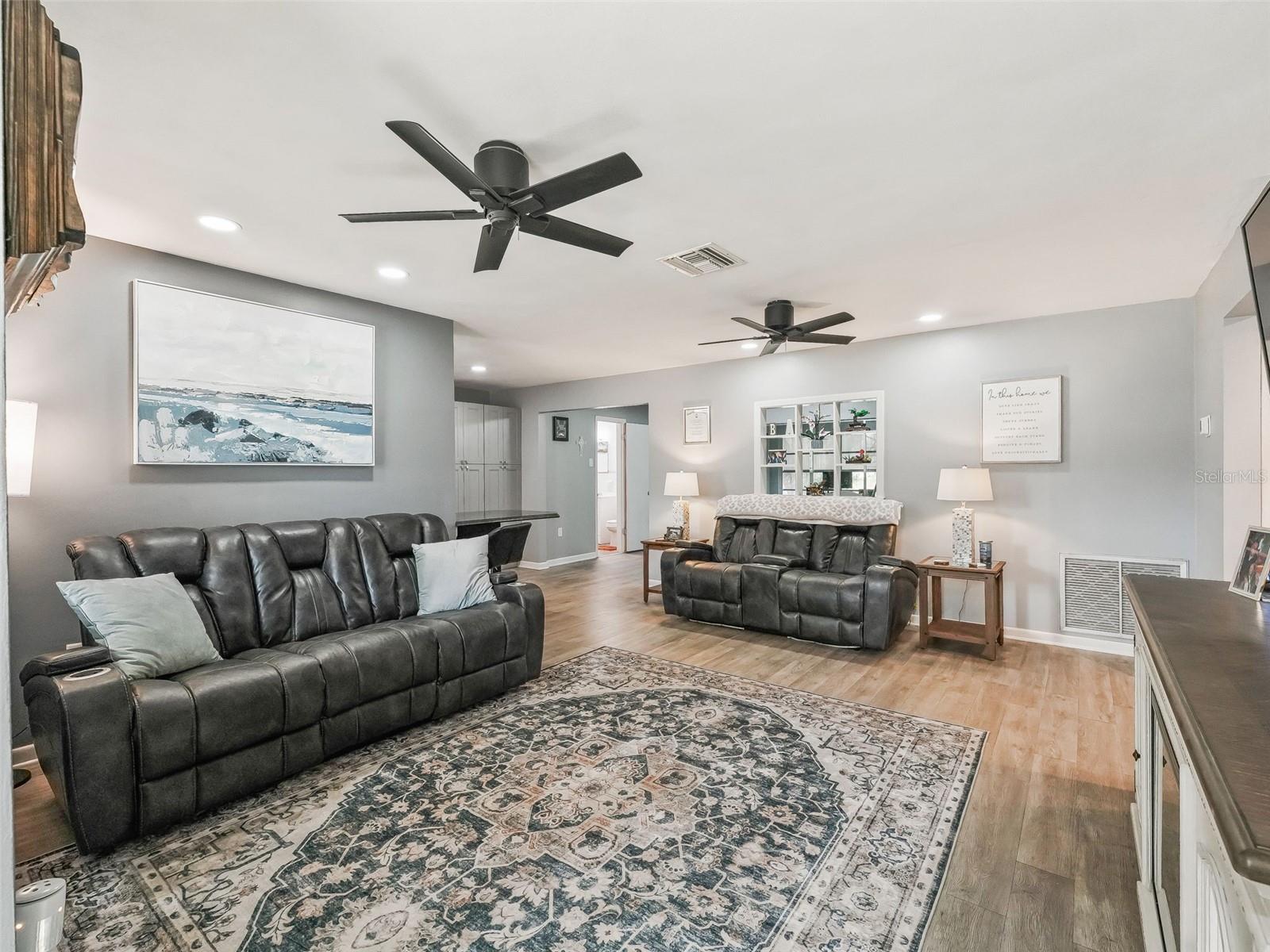 Image 9 of 43 For 37345 Oak Lane