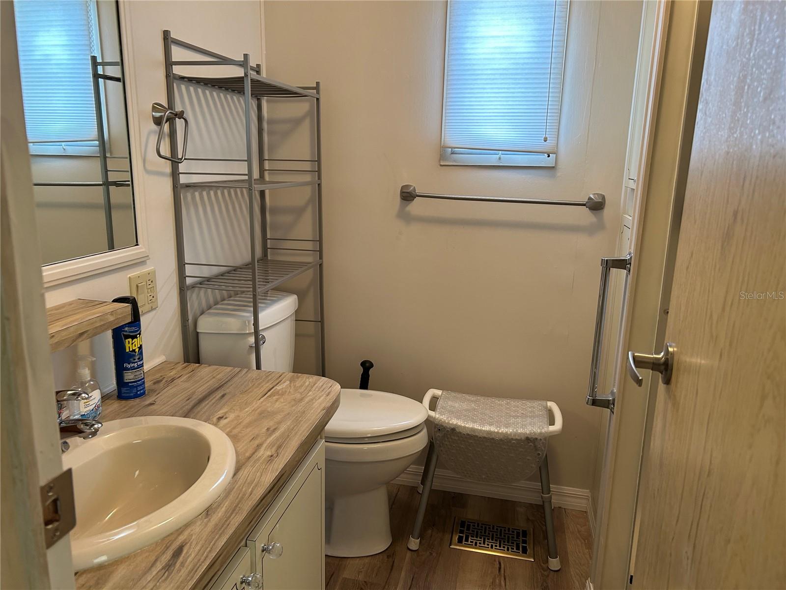 Image 11 of 12 For 1353 Windsor Street