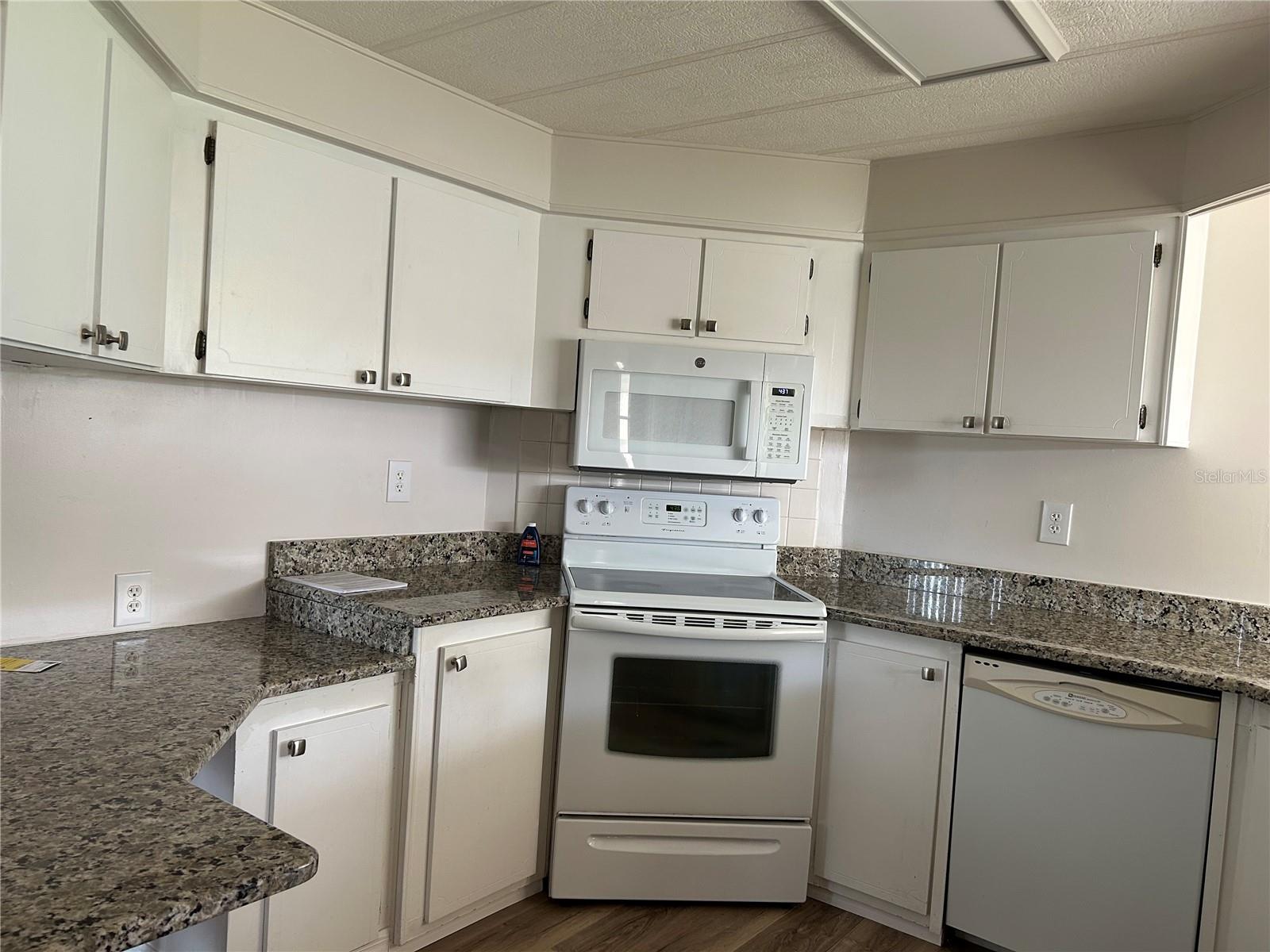 Image 3 of 12 For 1353 Windsor Street