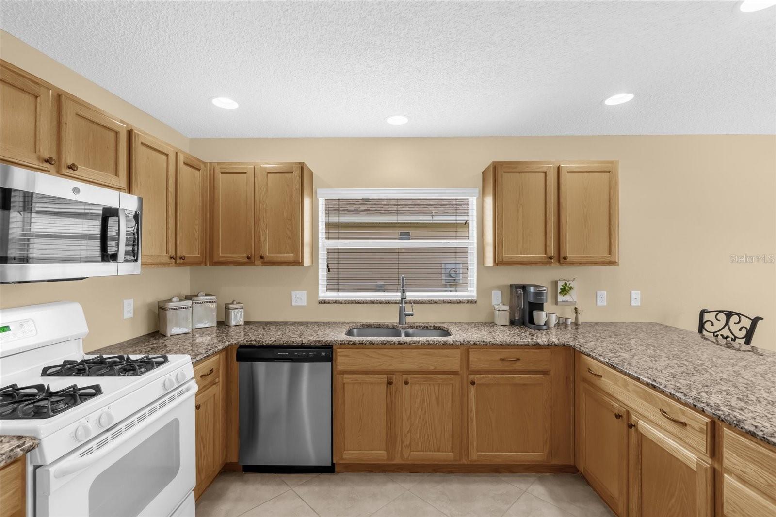 Image 14 of 38 For 859 Kline Street